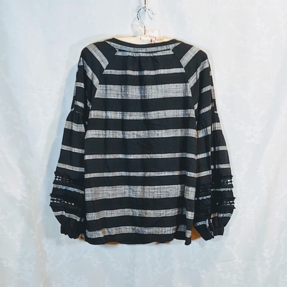 Who What Wear | V-Neck Balloon Sleeve Blouse | XS - Picture 2 of 7